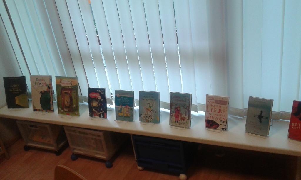 Bücherpräsentation Fensterbrett